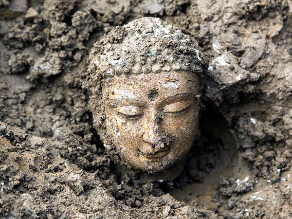china-buddhas-found-head-earth_50929_600x450